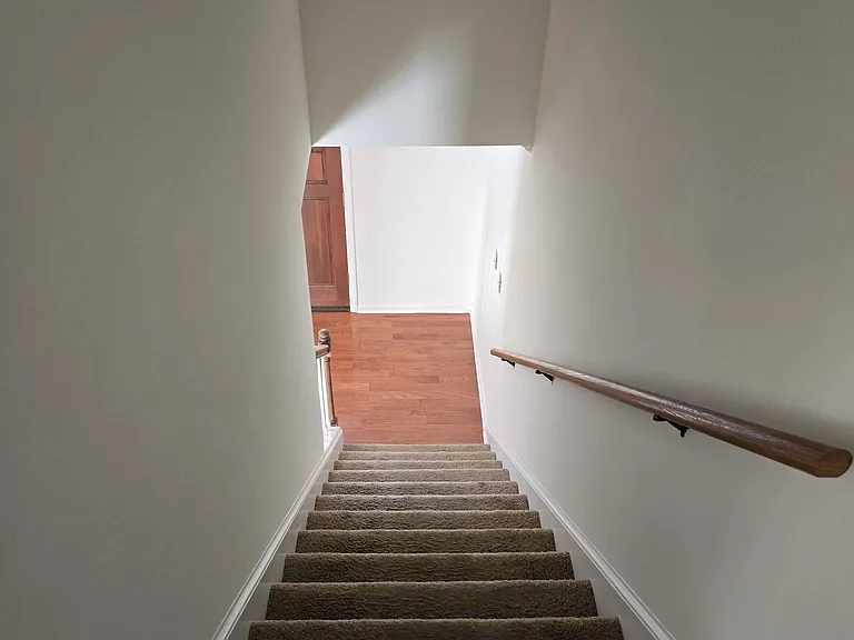 6828 Collinswood Dr — Photo 9