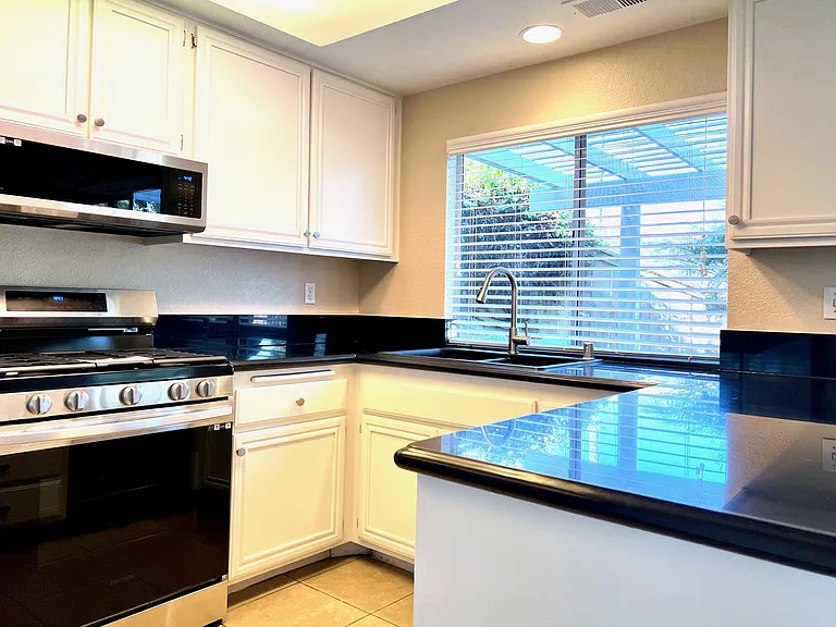 Comfortable kitchen with modern finishes.
