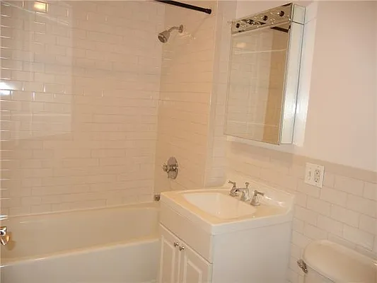 Rented by Avenue Sotheby's International Realty | media 37