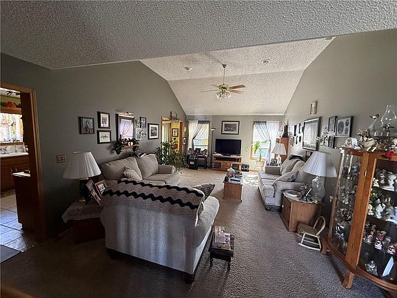 4th image of 617 Oakwood St