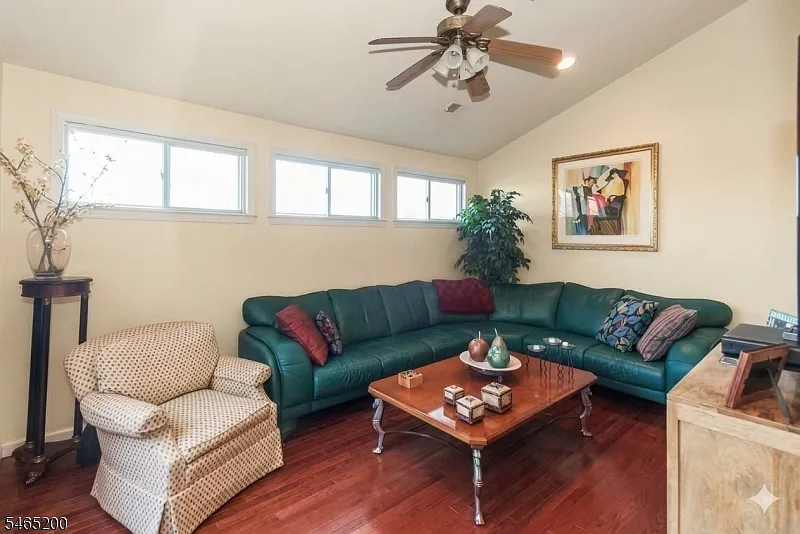 2 bed, 2.0 bath, 1309 sqft, $3,500 — Photo 4