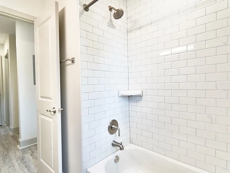 Emory Woods Apartments — Photo 13