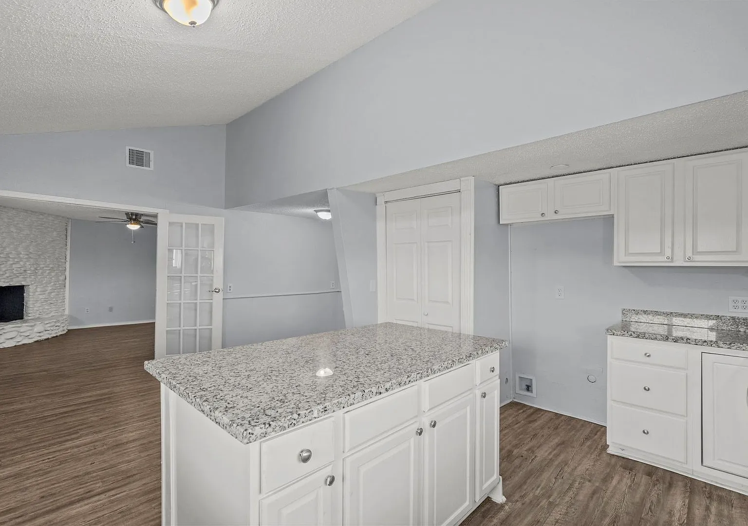 Charming 4-Bedroom, 2-Bath Home in Lamarque, TX — Photo 3
