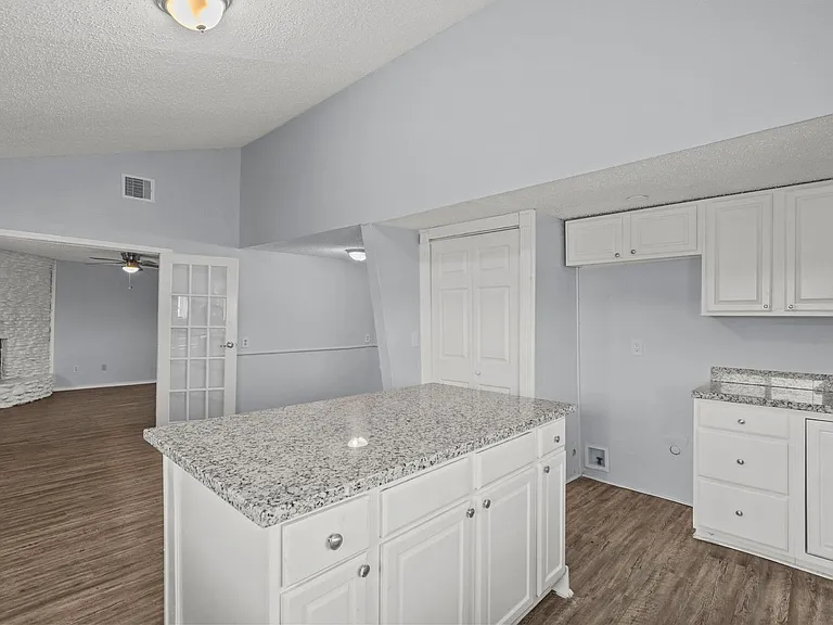228 Orange St — Photo 3