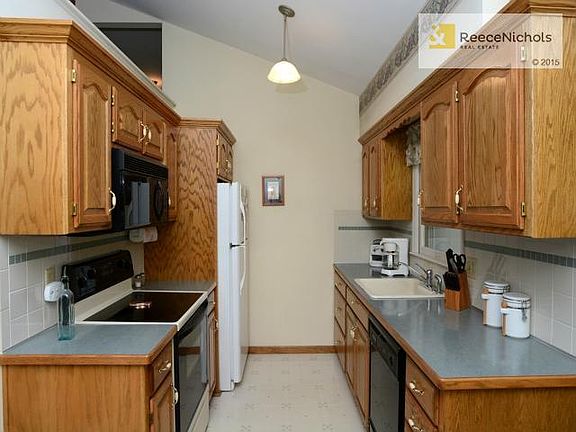 5th image of 316 NE Arlington Cir