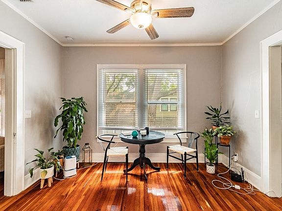 Dining area can fit full dining table
