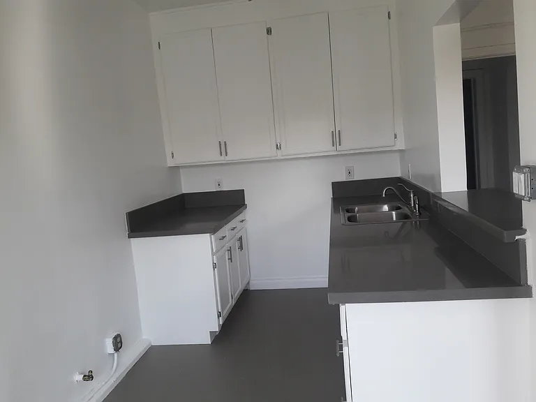 Manhattan Place — Photo 31