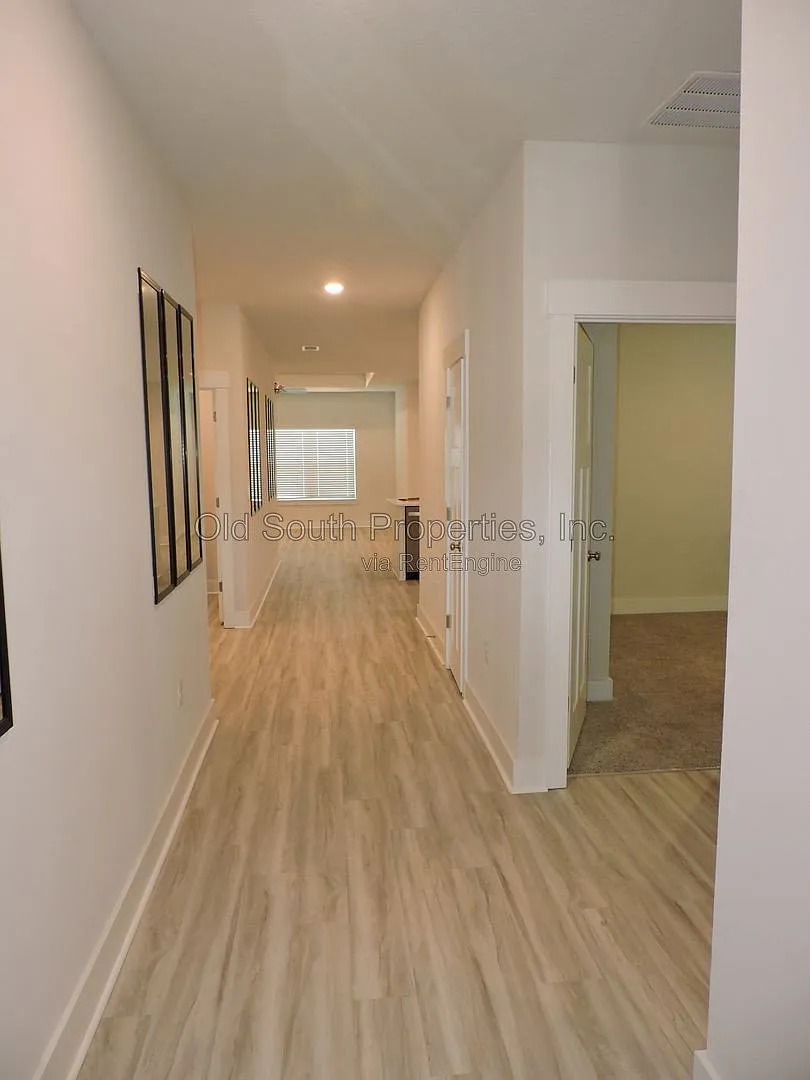 4 bed, 2.0 bath, 1856 sqft, $2,500 — Photo 3