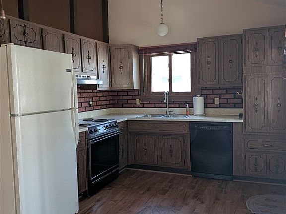 4th image of 869 Bayridge Blvd