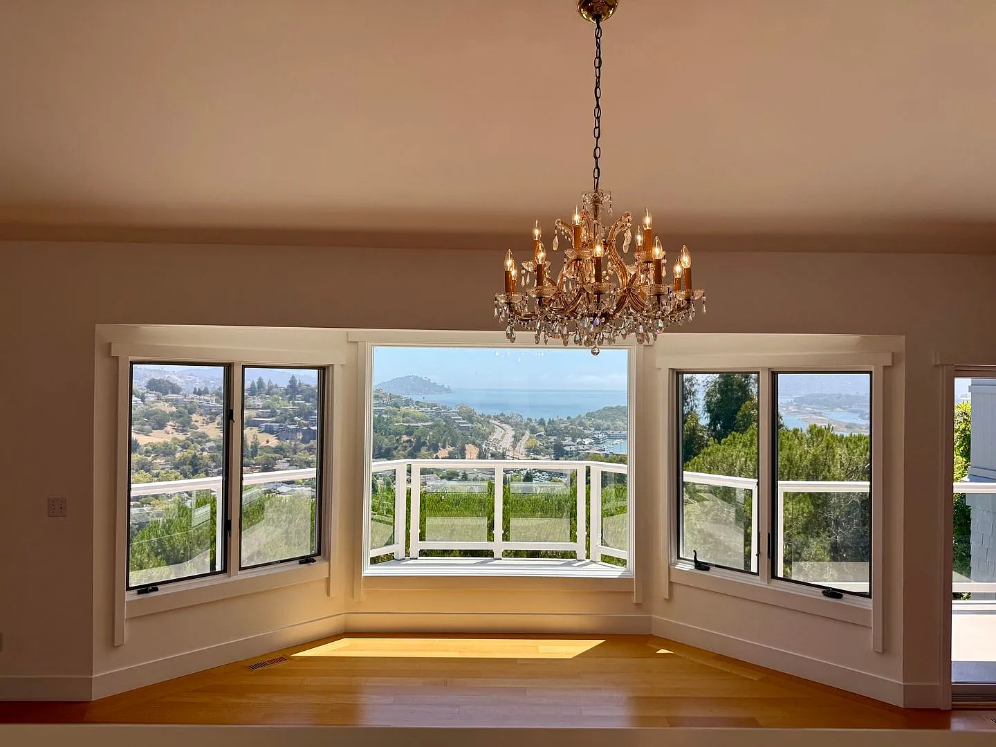 Panoramic Bay View Estate In Prestigious Tiburon — Photo 4