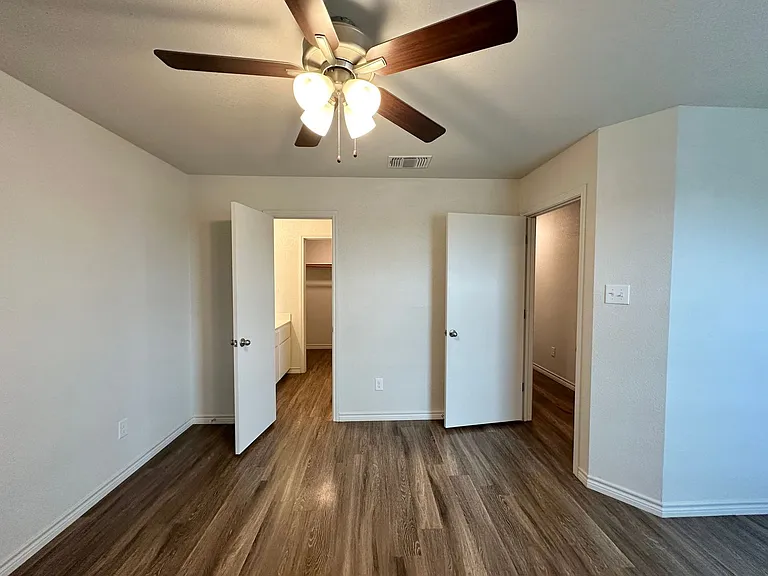 1837 Clovis Dr — Photo 24