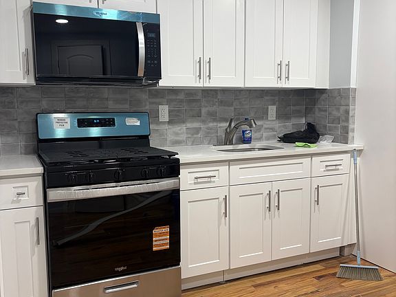 4th image of 1147 E 214th St #1
