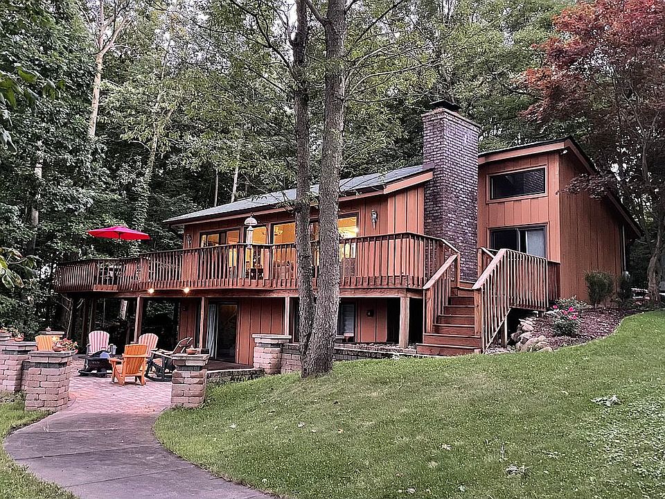 1st image of 462 S Gull Lake Dr