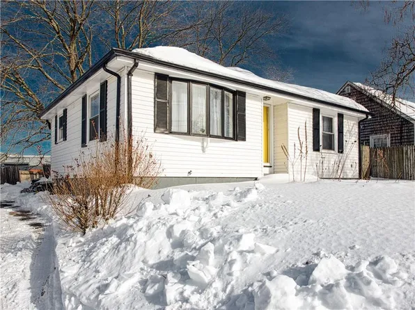 88 Pawtucket Ave, Rumford, RI 02916