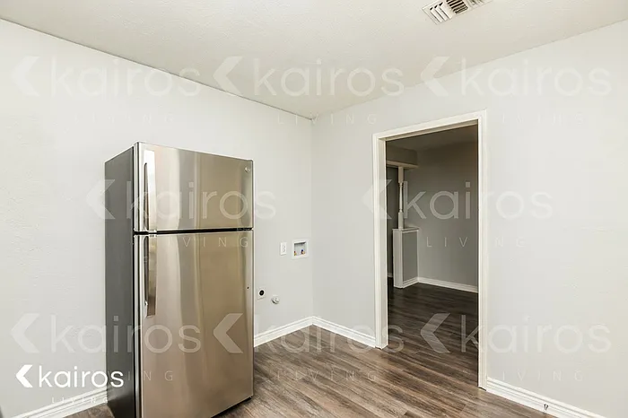 301 NE 32nd St — Photo 7