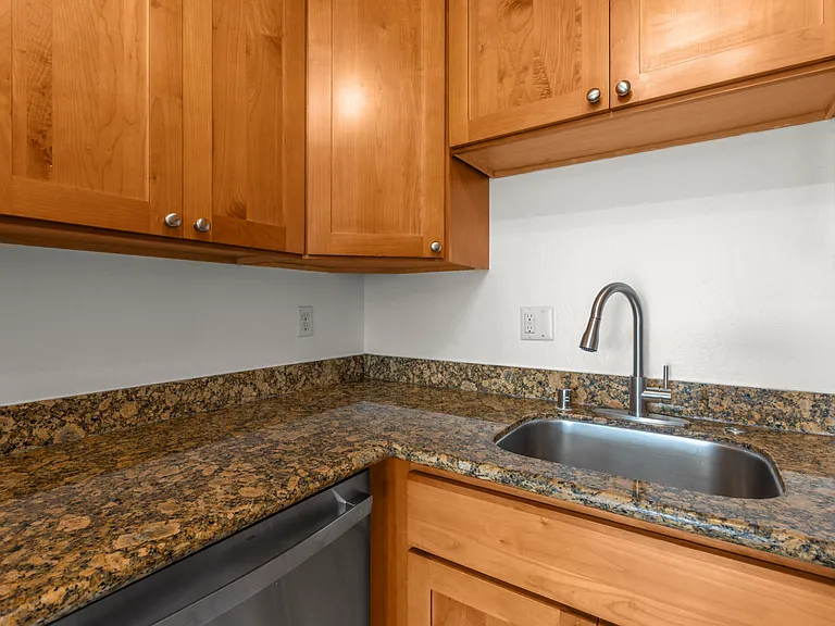The Edgeworth Apartments — Photo 8