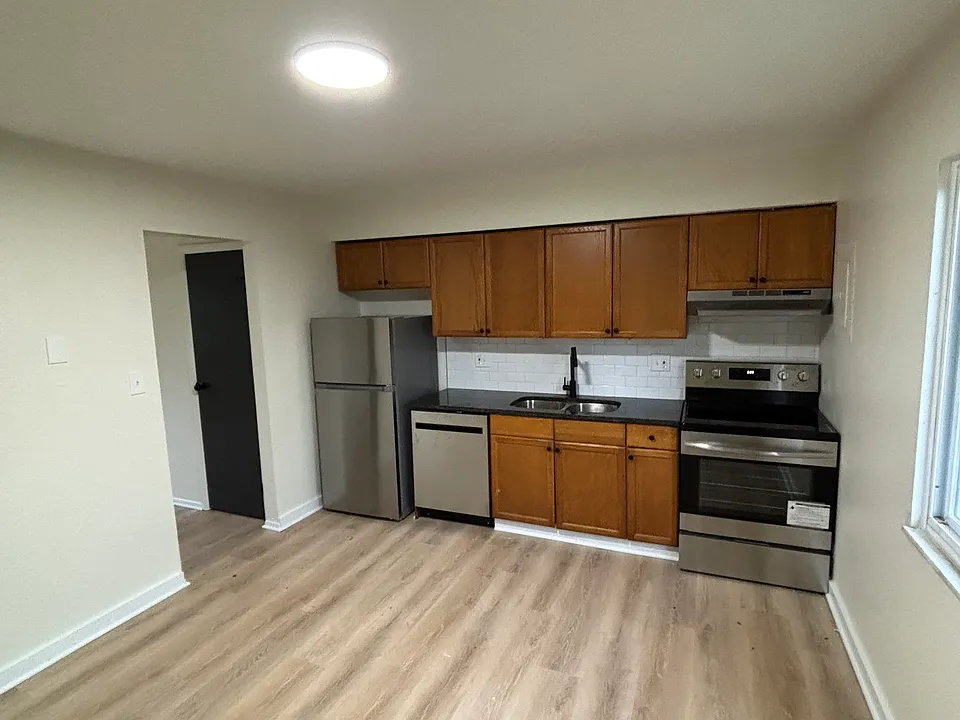 370-376 Woodland Ave #370-376