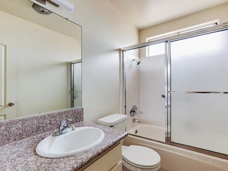 Coldwater Canyon Apartments — Photo 5