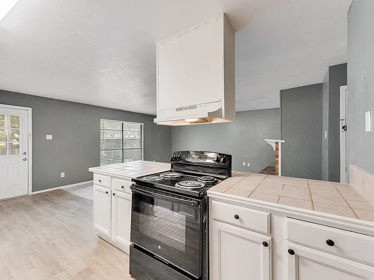 556 Cumberland Dr — Photo 12