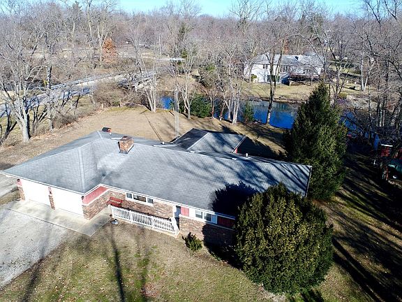 2nd image of 3260 N Lakeside Dr