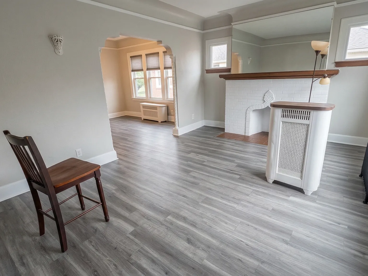 3 bed, 1.0 bath, 1100 sqft, $1,300 — Photo 2