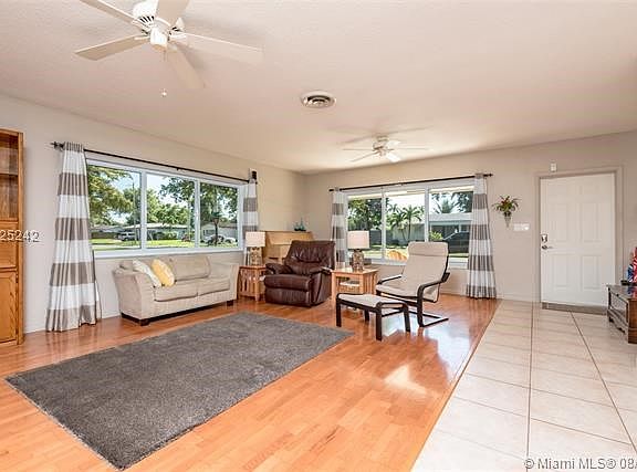 REAL WOOD FLOORS BEAUTIFUL ENTRANCE