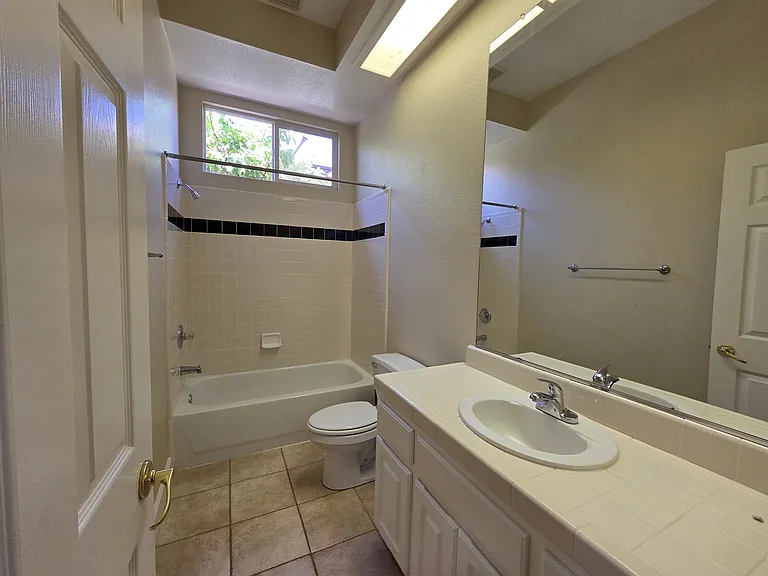 1406 Yukon St — Photo 26