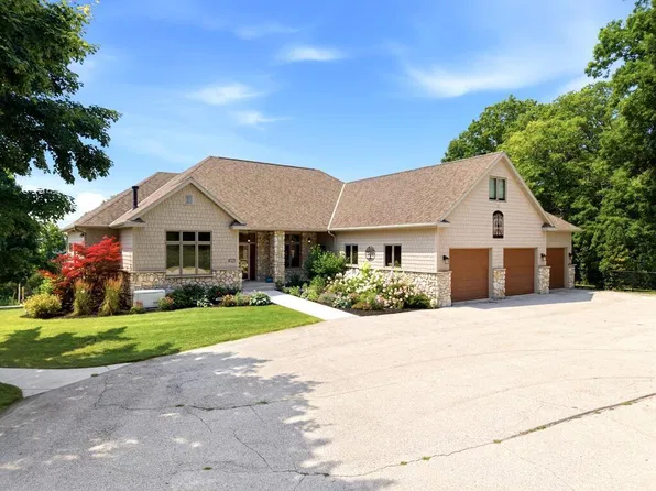 4725 Bluff Dr, Sturgeon Bay, WI 54235