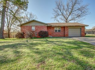 504 W 1st St, Tahlequah, OK 74464