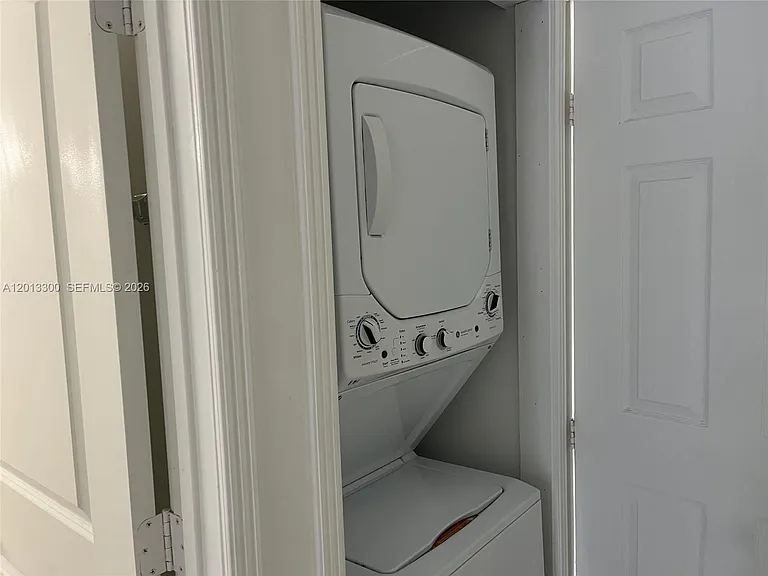 1020 SW 4th St #102 — Photo 13