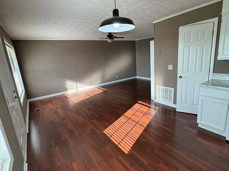 1630 Church Ave SE — Photo 6