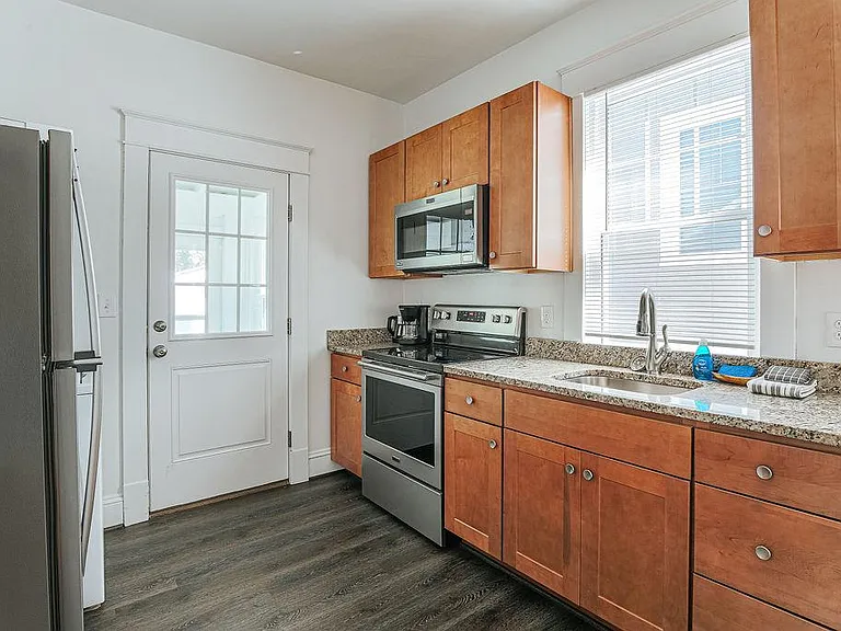 2311 Fontaine Ave — Photo 8