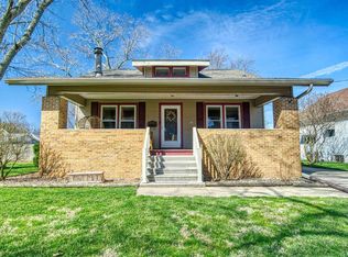 649 S 11th St, Pekin, IL 61554
