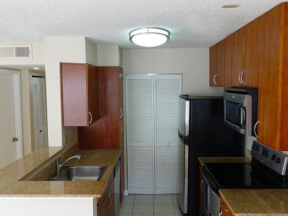 5th image of 11538 Westwood Blvd APT 217