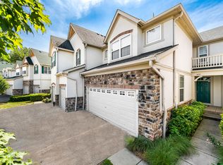 439 Bay Tree Cir, Vernon Hills, IL 60061