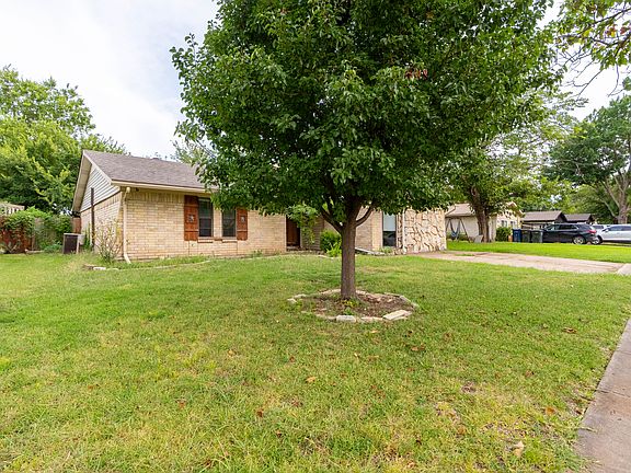 3rd image of 510 Cranbrook Park