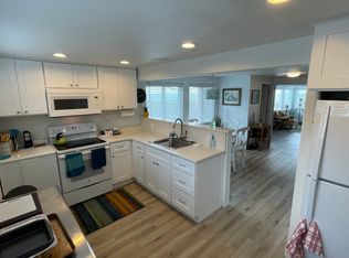 563 W 3rd St #1, Yachats, OR 97498