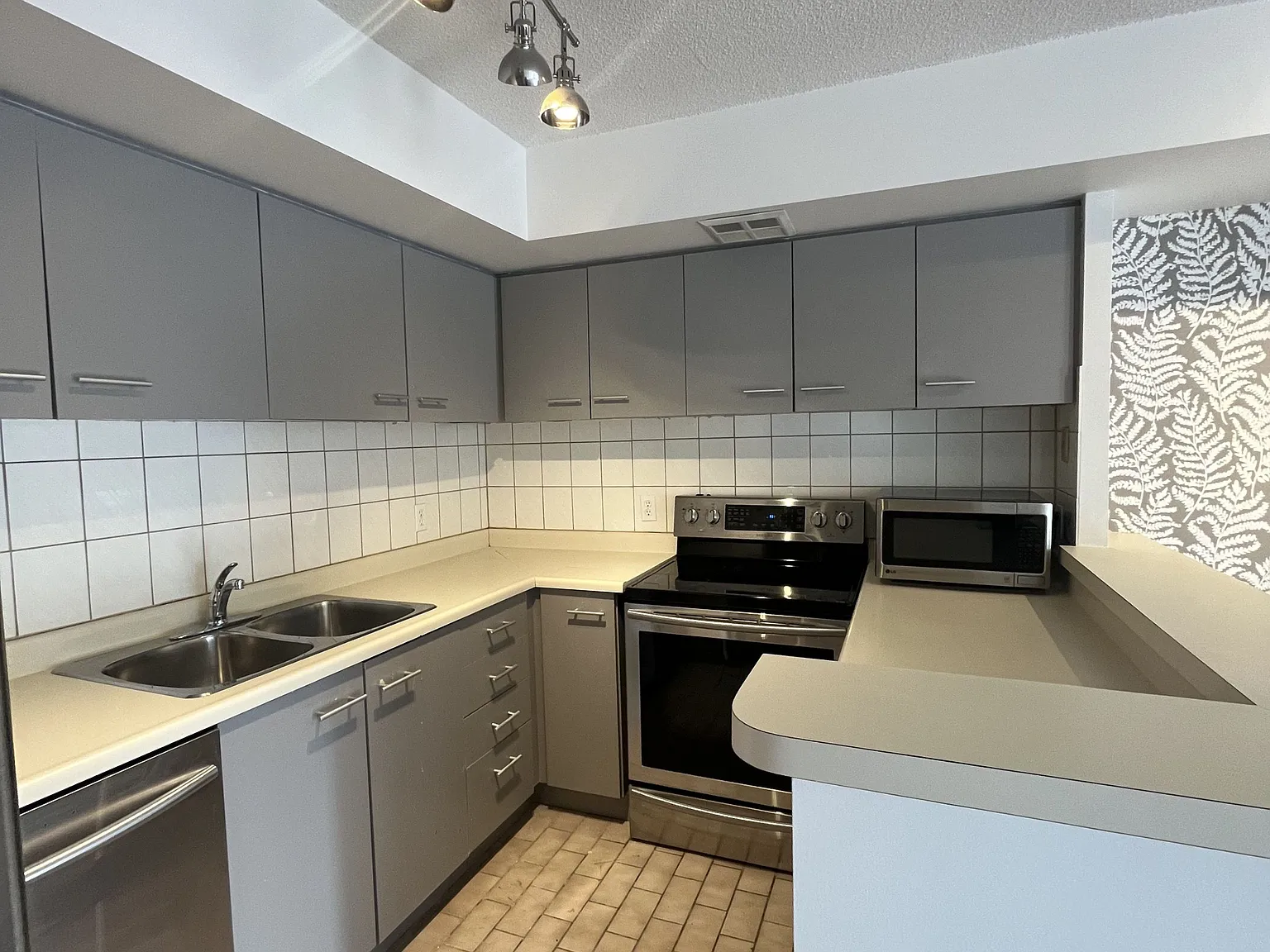 1 bed, $2,300 — Photo 3