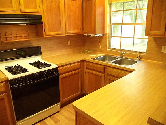 2nd image of 3903 Stovepipe Ln