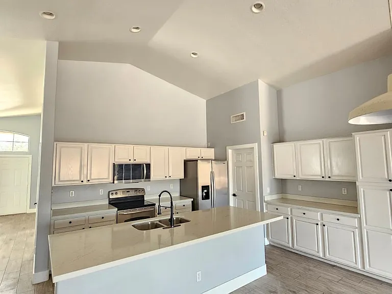 13335 W Lisbon Ln — Photo 12