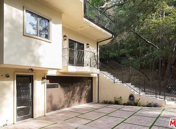 2nd image of 1018 Moraga Dr