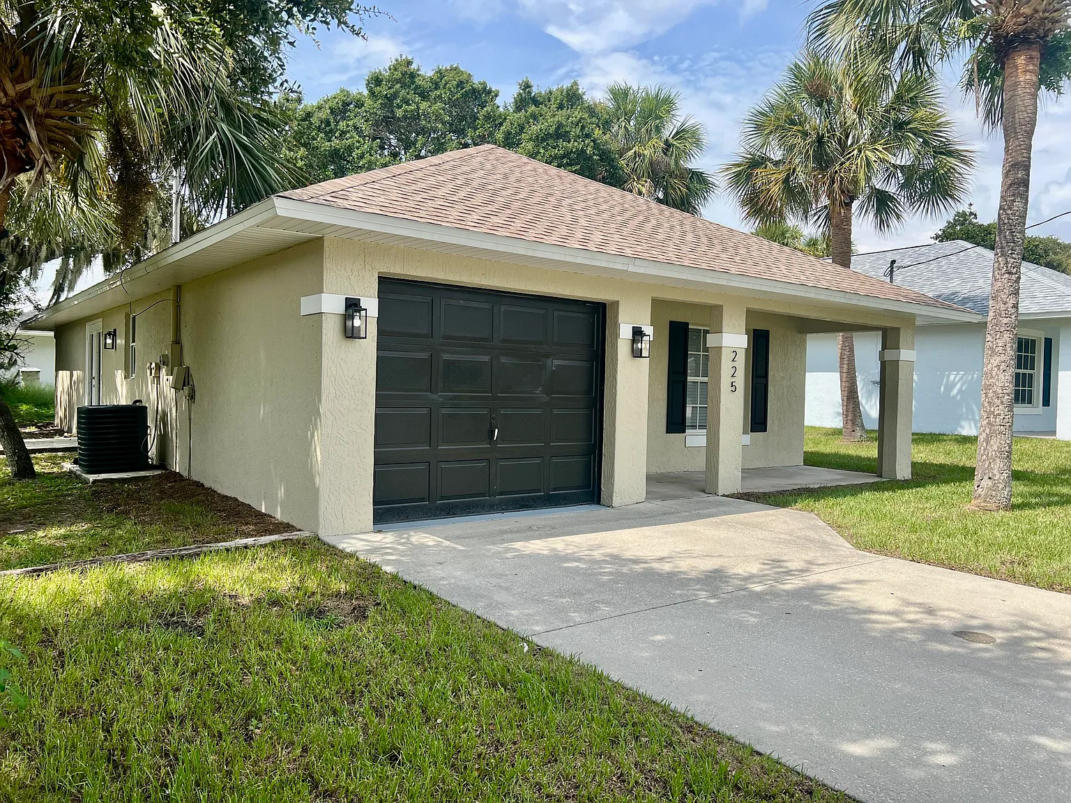 3 bed, 2.0 bath, 1132 sqft, $2,200 — Photo 2