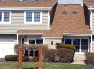 1950 Lancaster Ct APT 5, Naperville, IL 60565