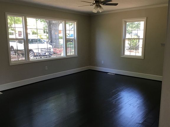 4th image of 233 Charlesworth Ave