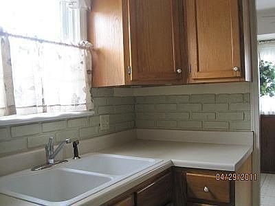 3rd image of 14905 Grapeland Ave