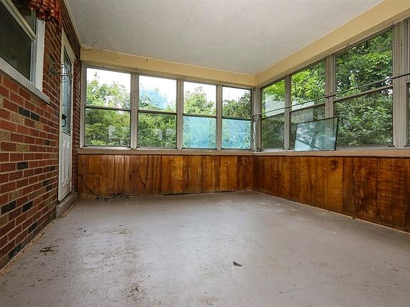 5th image of 7252 Burlington Pike