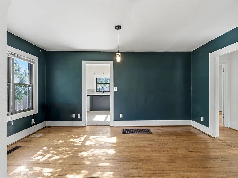 2034 S Broxon St — Photo 21