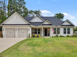 102 Jones Dr, Freeport, FL 32439