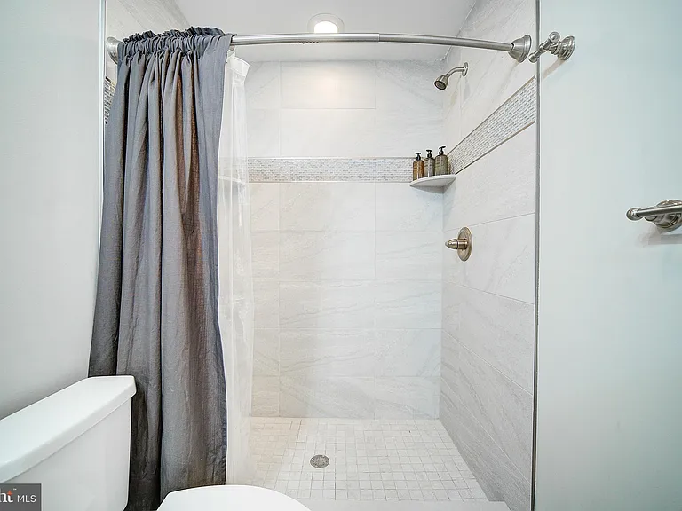 1513 S Lambert St — Photo 40