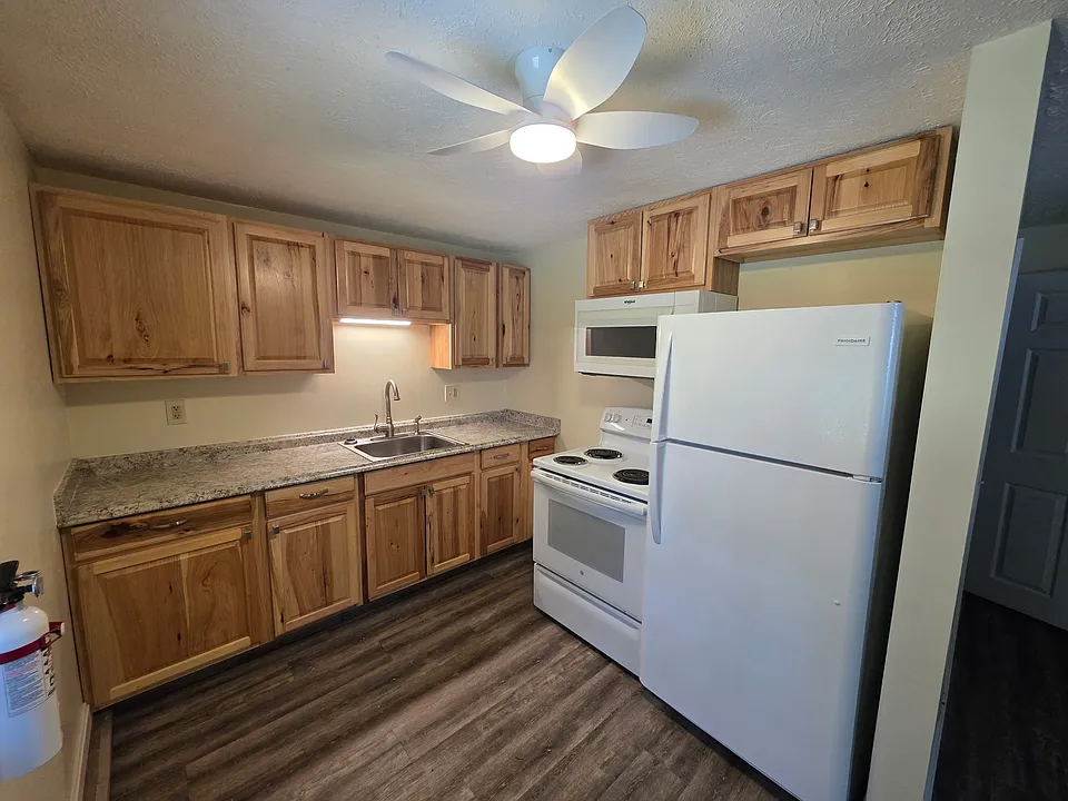 100 Strawberry Ave #3
